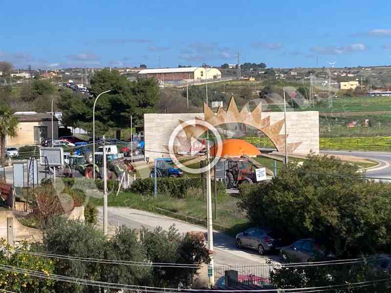 Immagine articolo: La protesta degli agricoltori è arrivata a Menfi. Il corteo raggiunge la piazza. IL VIDEO