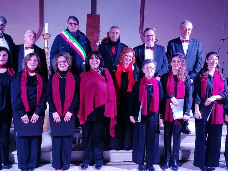 Immagine articolo: Gran successo per esibizione del Coro Polifonico “Bel Canto di Salaparuta”, diretto dal soprano Antonella Urso