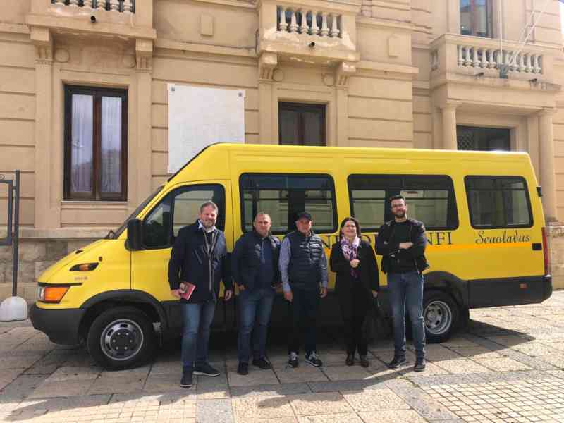 Immagine articolo: Un nuovo pulmino a Menfi per il trasporto degli studenti