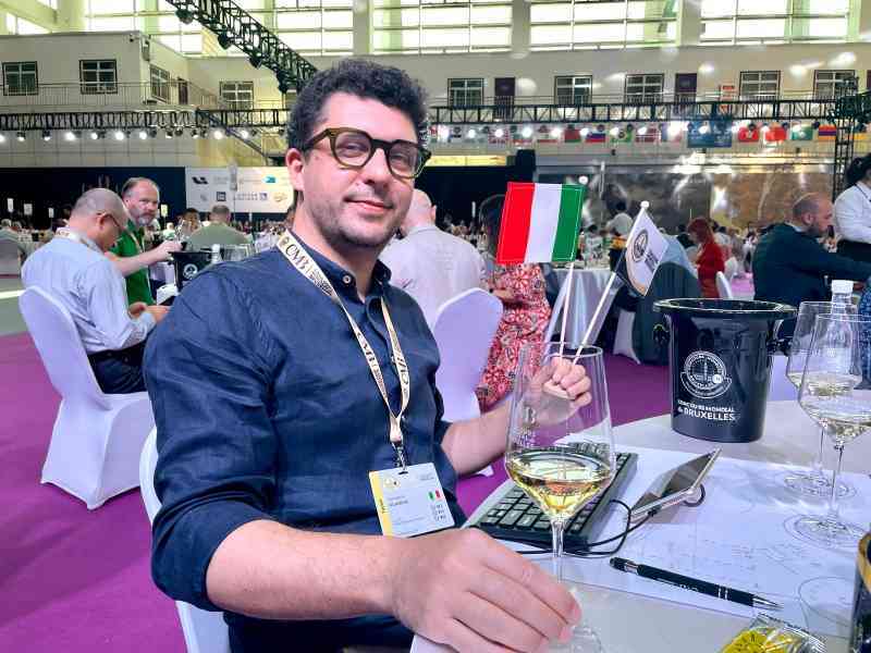 Immagine articolo: Menfi. Salvo Ognibene in Cina tra i giurati del più importante concorso enologico internazionale al mondo