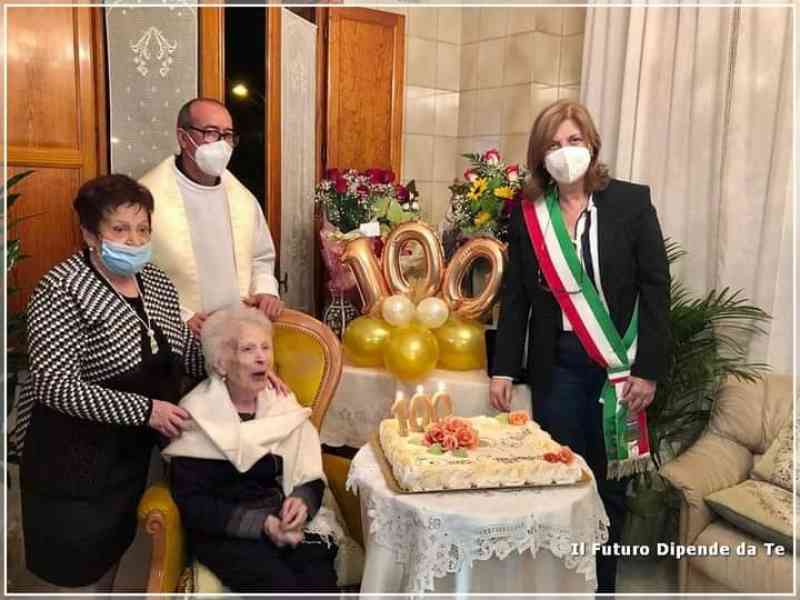Immagine articolo: Montevago. Ha compiuto cento anni la signorina Rosalia Clemente.