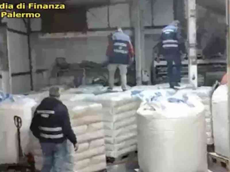Immagine articolo: Vino fatto con acqua e zucchero, cinque arresti a Partinico. Il vino contraffatto venduto con false etichette in tutt’Italia, sequestrate diverse aziende vinicole.