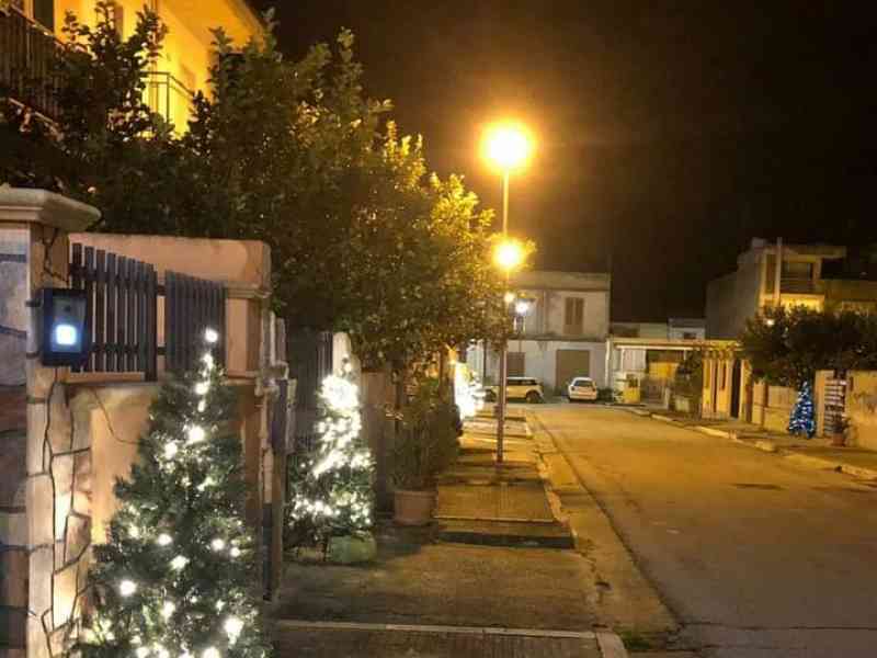 Immagine articolo: Montevago. In via XXV Aprile splendono le luci di Natale