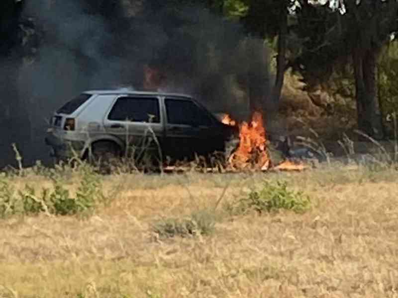 Immagine articolo: Auto avvolta dalle fiamme a Menfi. Sul posto i Vigili del Fuoco