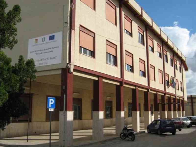 Immagine articolo: Menfi, Comune programma lavori di manutenzione del Liceo “E. Fermi”. Pubblicato avviso esplorativo