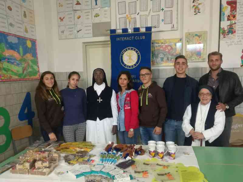 Immagine articolo: Menfi, l'Interact in visita ai bambini dell'Istituto Figli della Misericordia e della Croce