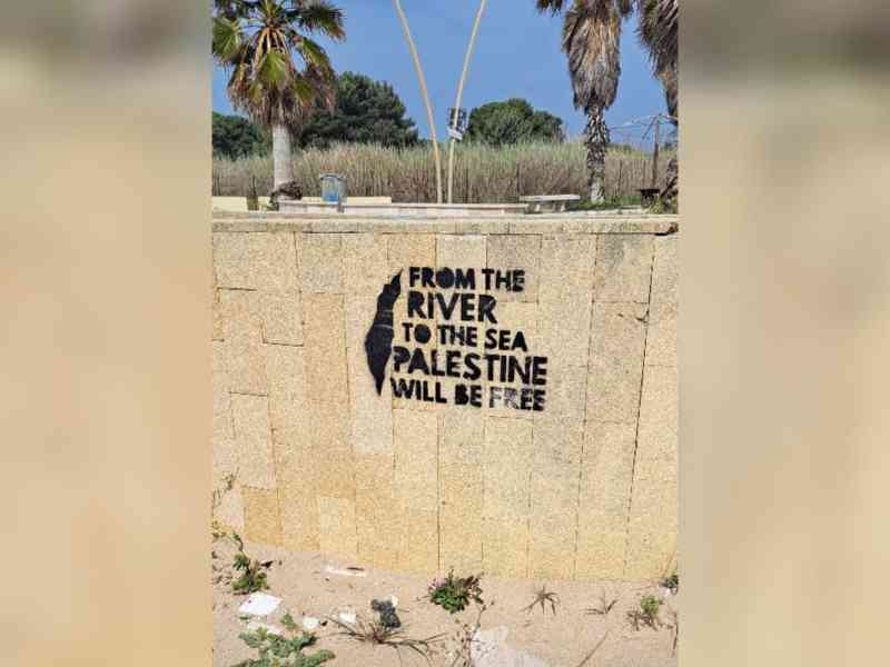 Immagine articolo: Menfi. Turista segnala graffito a Lido Fiori: “È antisemita. Andrebbe rimosso“