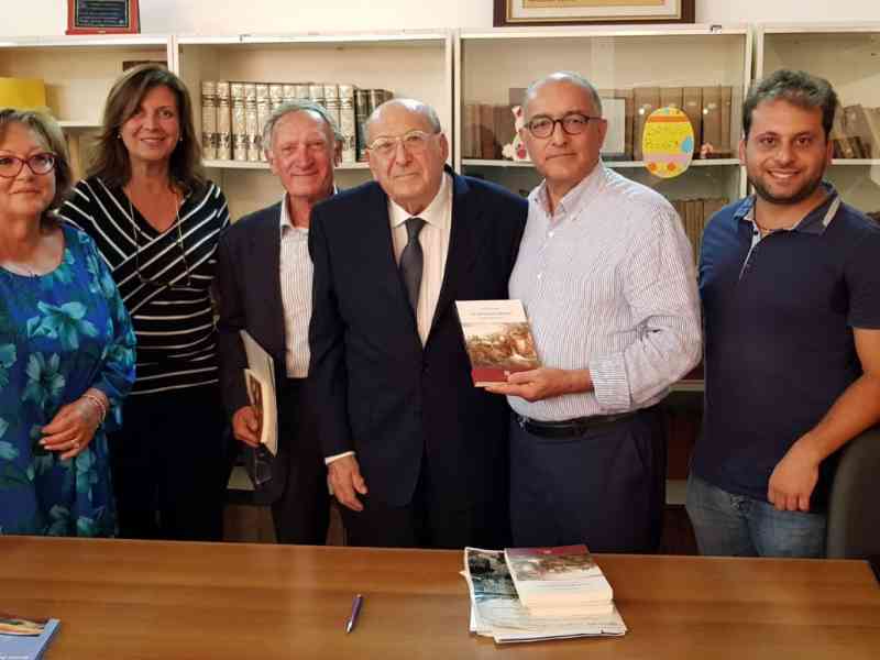Immagine articolo: Poggioreale piange Gaetano Zummo, insegnante in quiescenza, noto scrittore-poeta locale