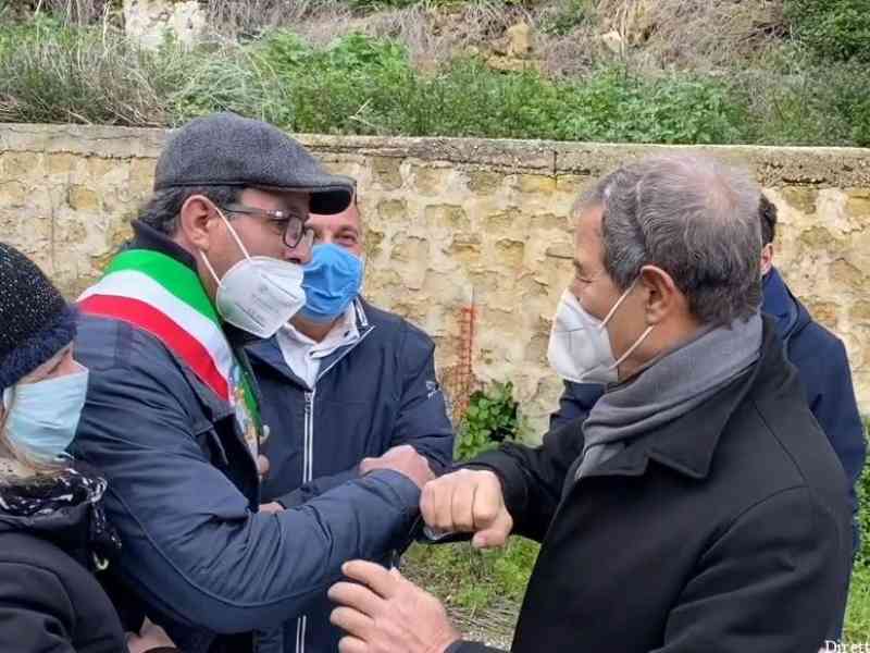 Immagine articolo: Ruderi di Poggioreale e la visita di Musumeci. Il Sindaco Cangelosi:“ Finalitá fare un laboratorio a cielo aperto per gli studiosi di sismologia“