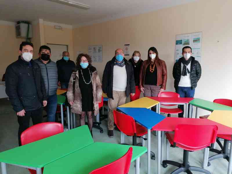 Immagine articolo: Salaparuta, finanziamento PON per  l'acquisto di arredi scolastici