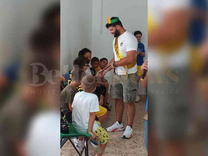 Immagine articolo: Il campione olimpico Pizzolato festeggia il compleanno con i bambini di Salaparuta e Poggioreale