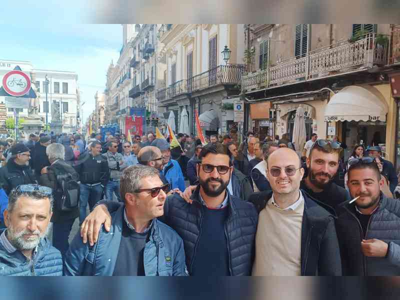 Immagine articolo: Grande manifestazione a Palermo, al fianco degli agricoltori anche una delegazione del gruppo “Verso Menfi”