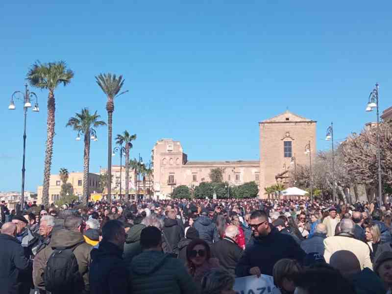 Immagine articolo: In migliaia in piazza a Sciacca, “Riaprite le nostre Terme“.  Il sindaco Termine: “Questione sia all'OdG della Regione“
