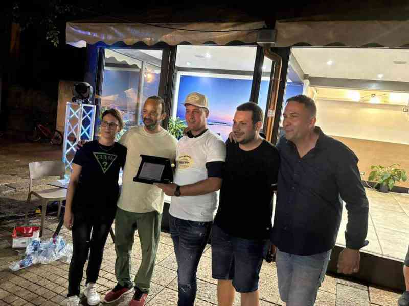 Immagine articolo: Menfi. Saverio Buscaglia vince la 2a festa del gelato. Mangia 1kg in 2.07 minuti