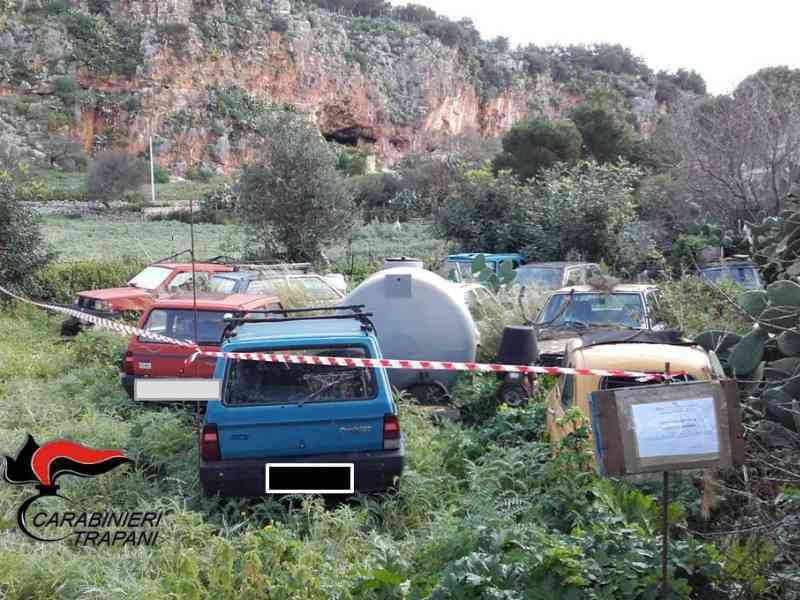 Immagine articolo: Custonaci, carcasse di autoveicoli abbandonate, scatta il sequestro penale dell'area da parte dei Carabinieri