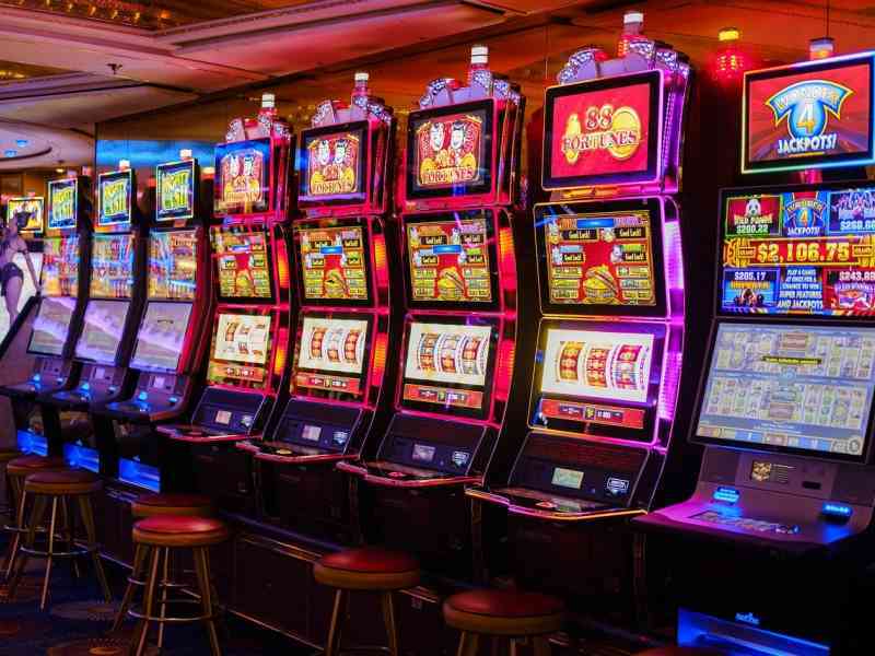Immagine articolo: Quali sono le diverse caratteristiche dei giochi di slot
