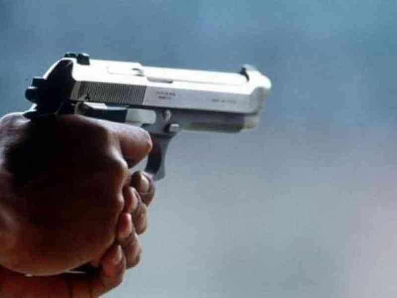 Immagine articolo: In municipio a Menfi con una scacciacani, indagato dipendente comunale di Menfi