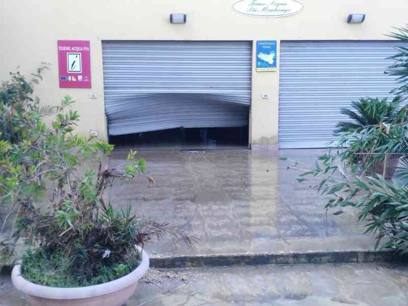 Immagine articolo: A Montevago l'alluvione che ha distrutto le terme “Acqua Pia“. Quattro dipendenti sono stati licenziati