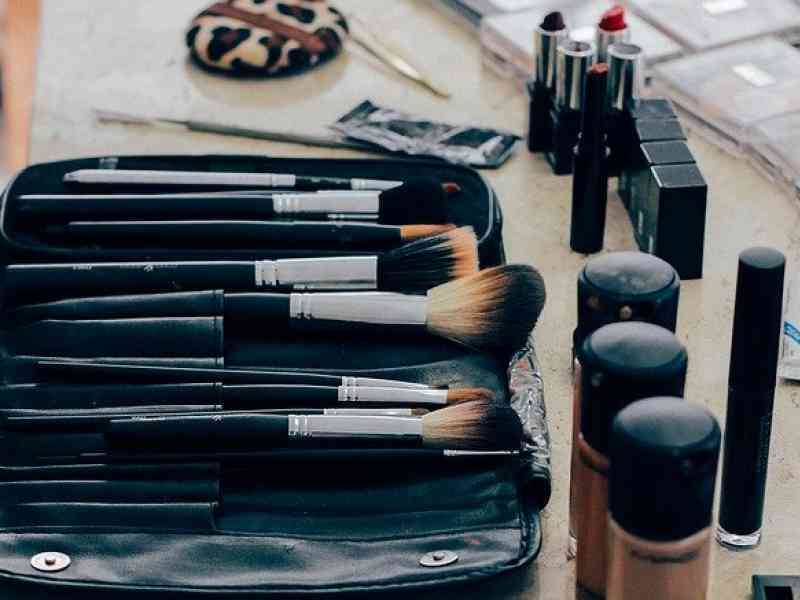 Immagine articolo: Trucco waterproof a prova d’inverno: come realizzarlo e come toglierlo