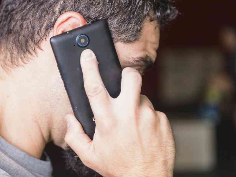 Immagine articolo: Truffa a Montevago, finto magistrato di Menfi raggira medico: consegnata una pistola