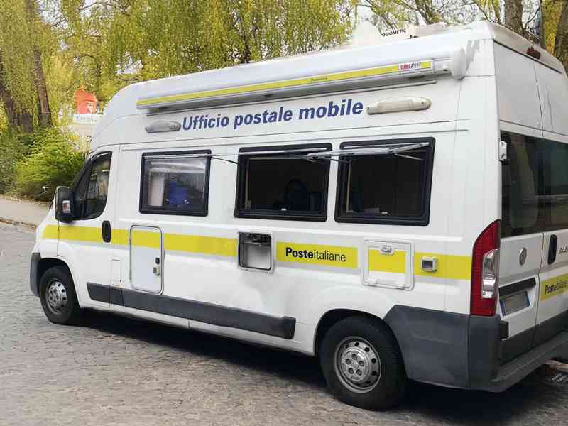 Immagine articolo: Poggioreale. Operativa una postazione mobile di Poste Italiane