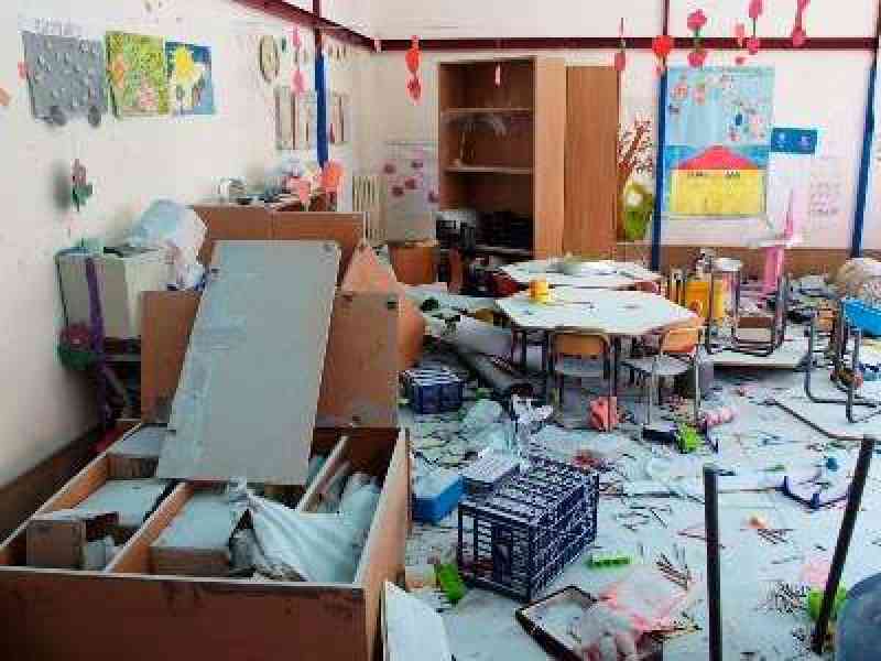 Immagine articolo: Menfi, vandali “inaugurano“ l'anno scolastico di un asilo comunale: imbrattati mobili e aule