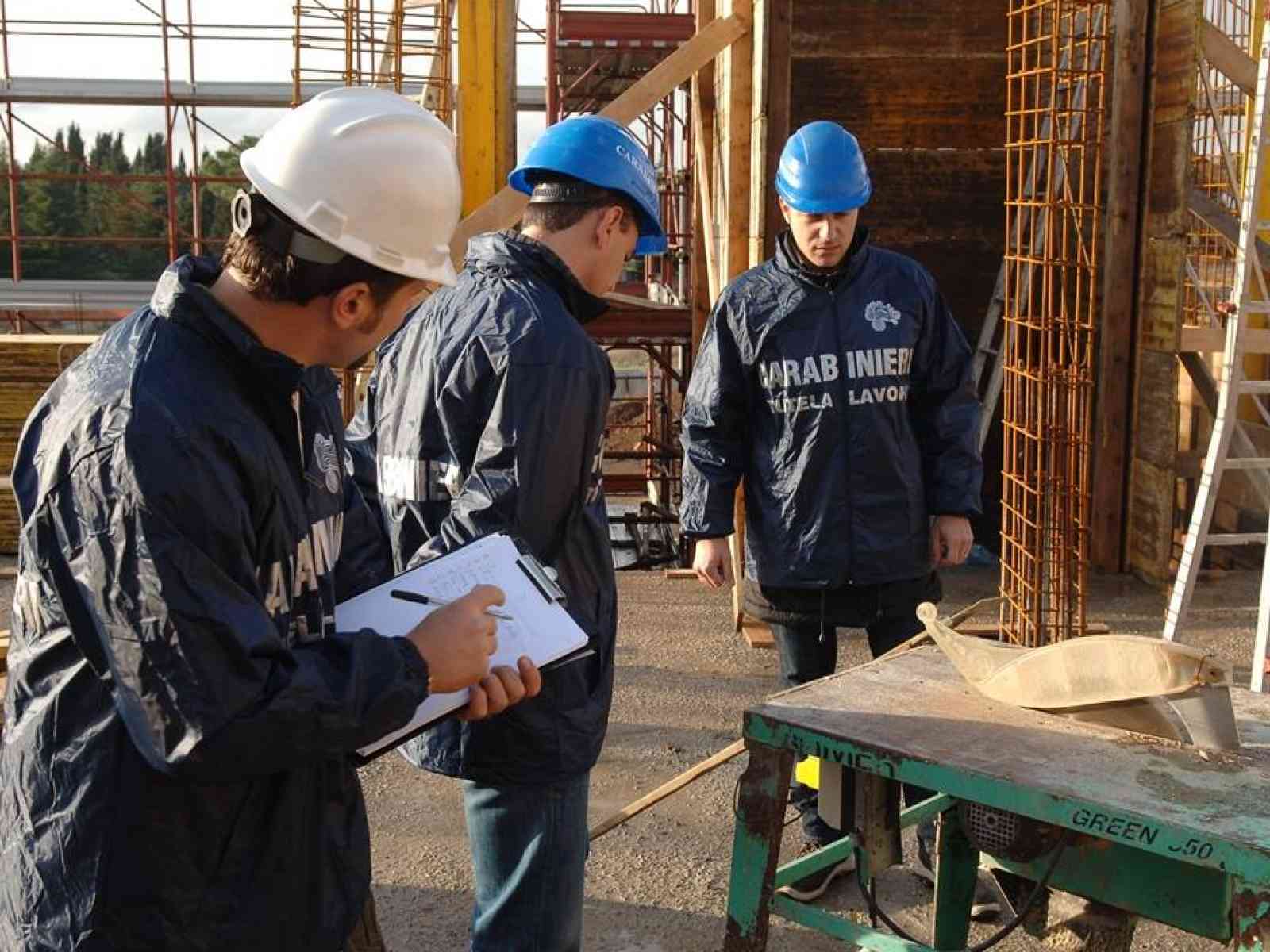 Immagine articolo: Sambuca. Due operai in nero e mancanza di misure di sicurezza in cantiere: due denunce e lavori bloccati