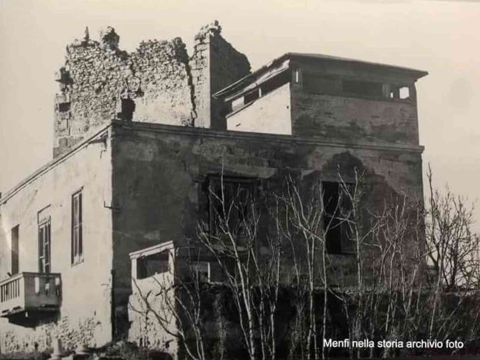 Immagine articolo: Vittorio Sgarbi si scaglia contro l'edificio accanto la Torre e attacca: “Con quali argomenti è stato concesso il nulla osta?”