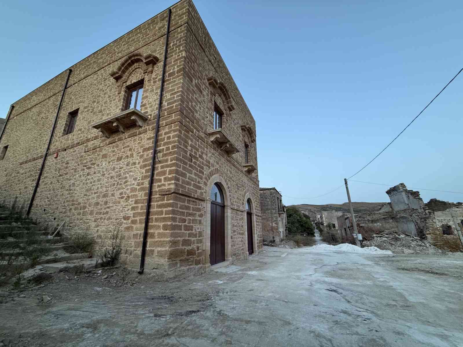 Immagine articolo: Visite alla città Storica di Poggioreale, vietato l'ingresso autonomo. Ecco come fare