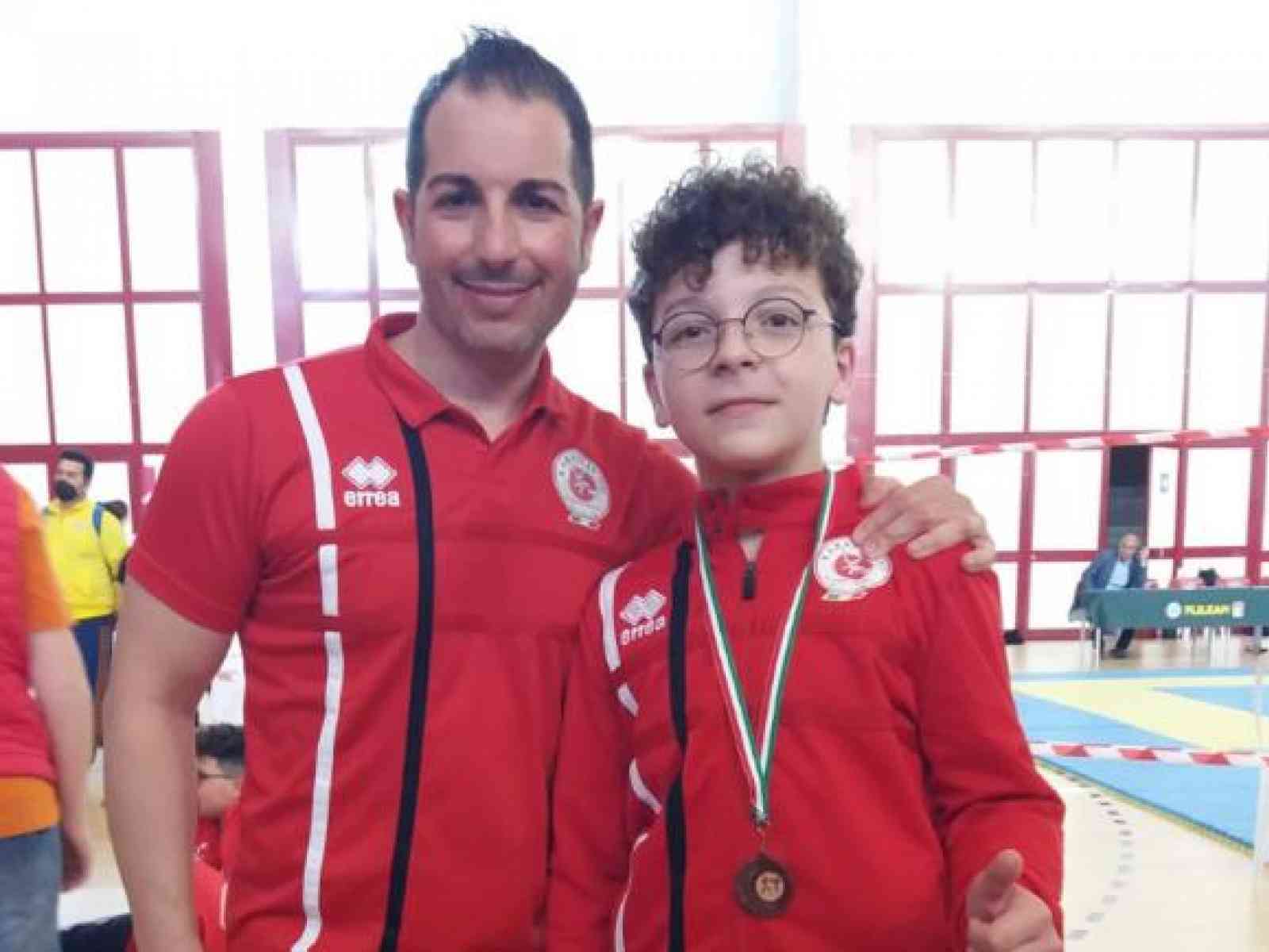 Immagine articolo: Salaparuta, medaglia di bronzo nella disciplina Katà per il giovane Francesco Restivo