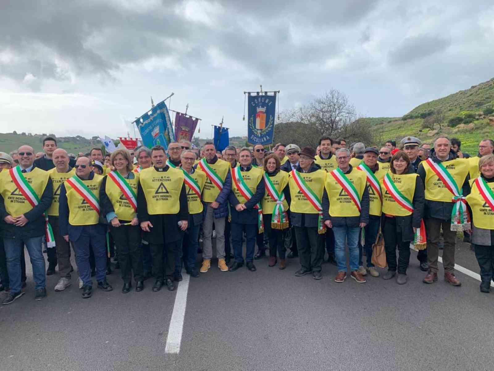 Immagine articolo: Indignazione e rabbia per le strade di Agrigento. “Lo Stato si ricordi di noi”. Sindaci e cittadini in strada