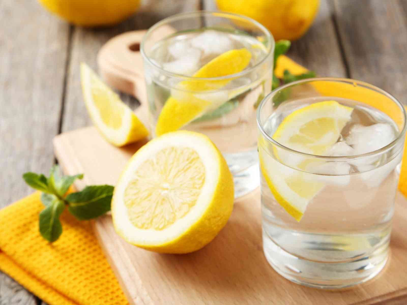 Immagine articolo: Le proprietà dei limoni tra calorie e valori nutrizionali. Ecco perchè fanno bene alla salute