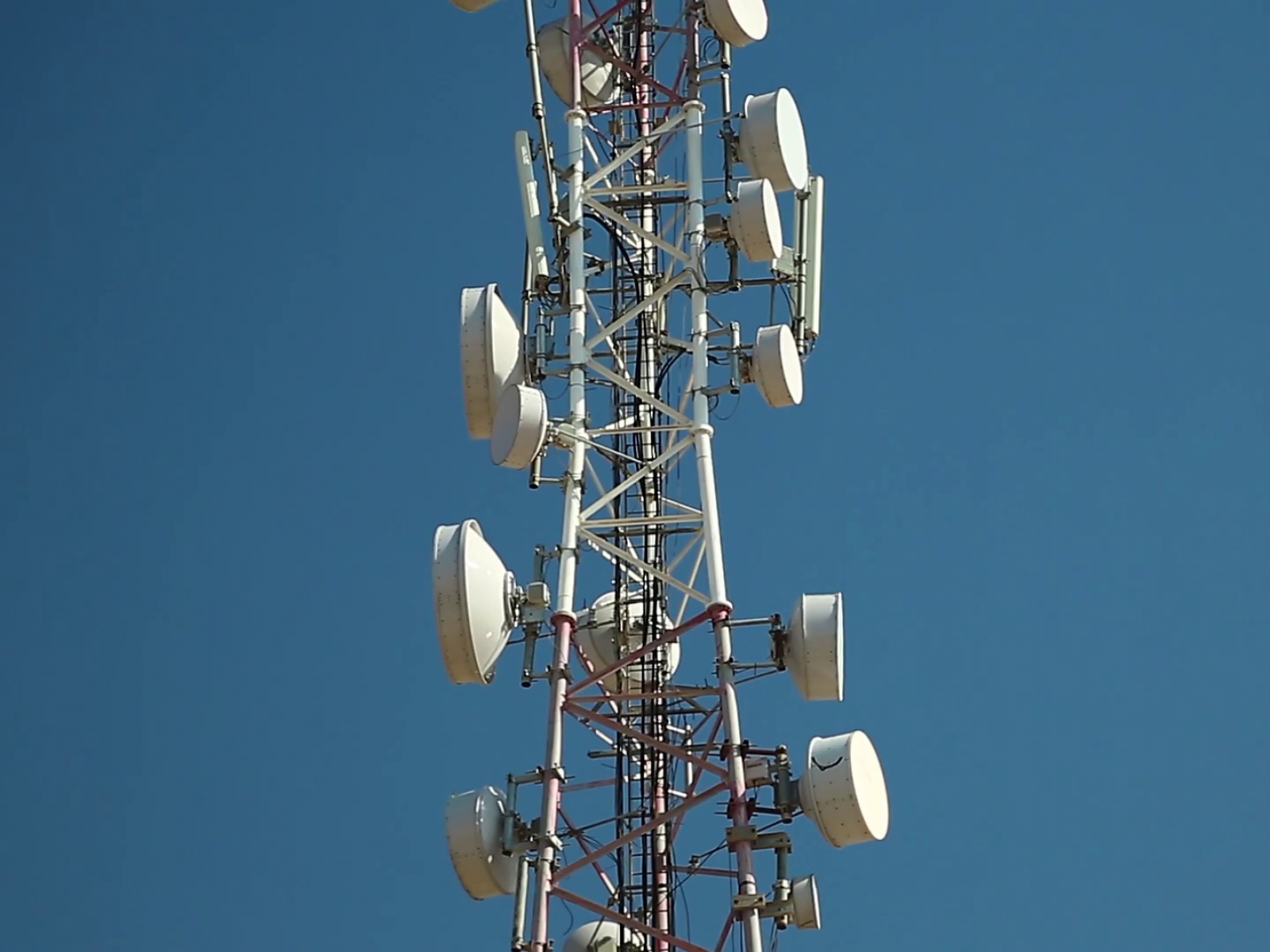 Immagine articolo: Sambuca “dimenticata“ dalla Telecom. Telefoni muti, disagi da oltre un mese e proteste. Intanto le bollette arrivano..