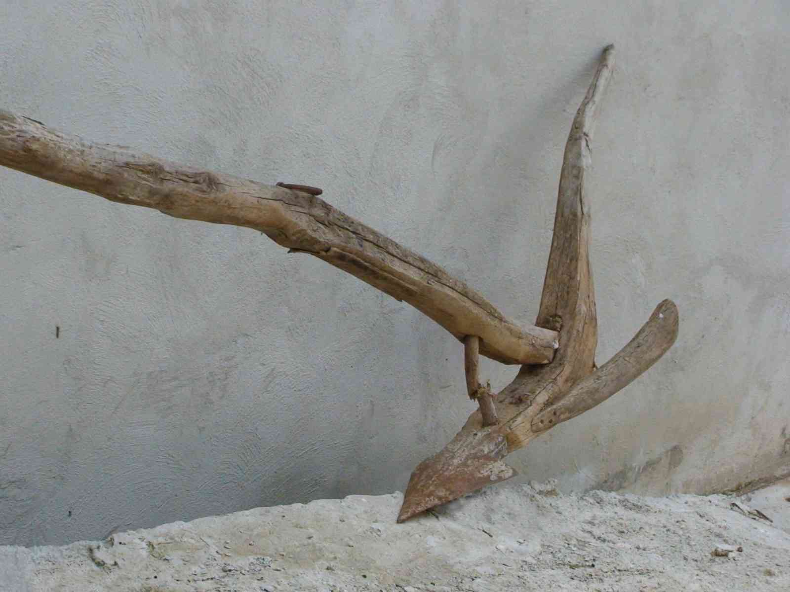 Immagine articolo: “L’aratru”, “la tinnigghia” e “l'ariddu”. Ricordando gli attrezzi di lavoro di un tempo
