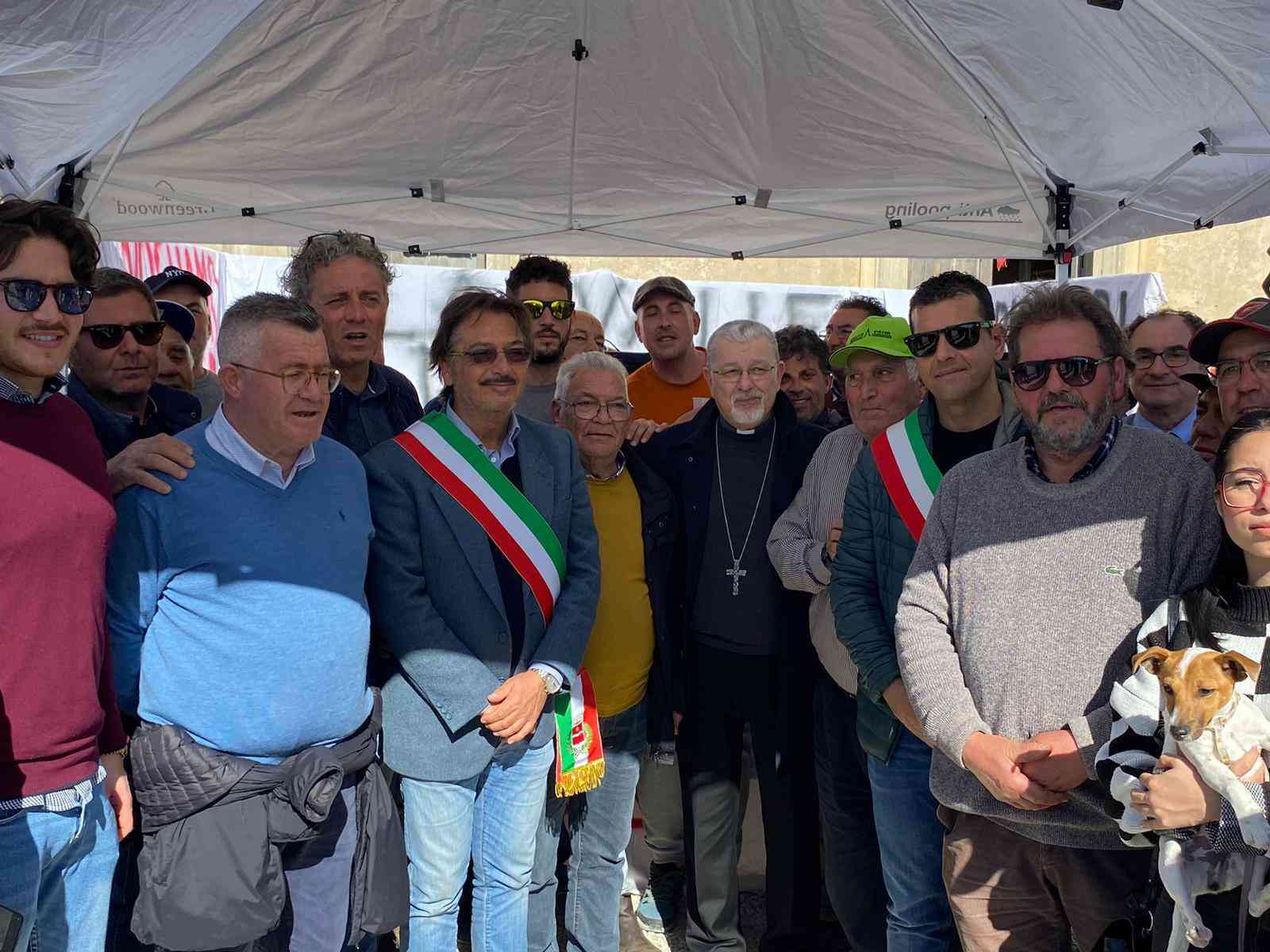 Immagine articolo: Solidarietà dell'Arcivescovo di Agrigento con la protesta degli agricoltori. La visita al presidio sulla Fondovalle