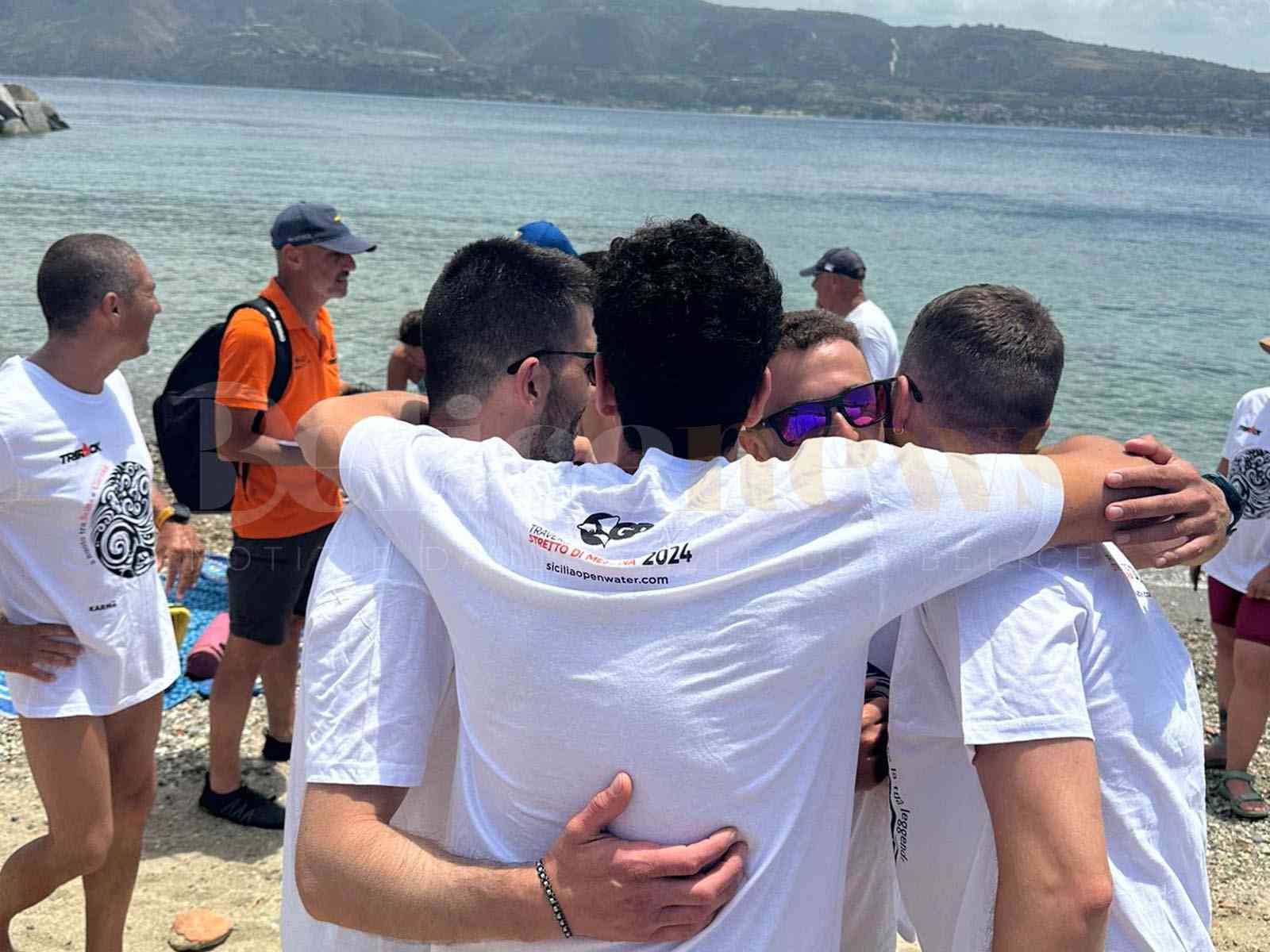 Immagine articolo: Impresa riuscita! I 4 nuotatori belicini raggiungono la Calabria a nuoto dalla Sicilia