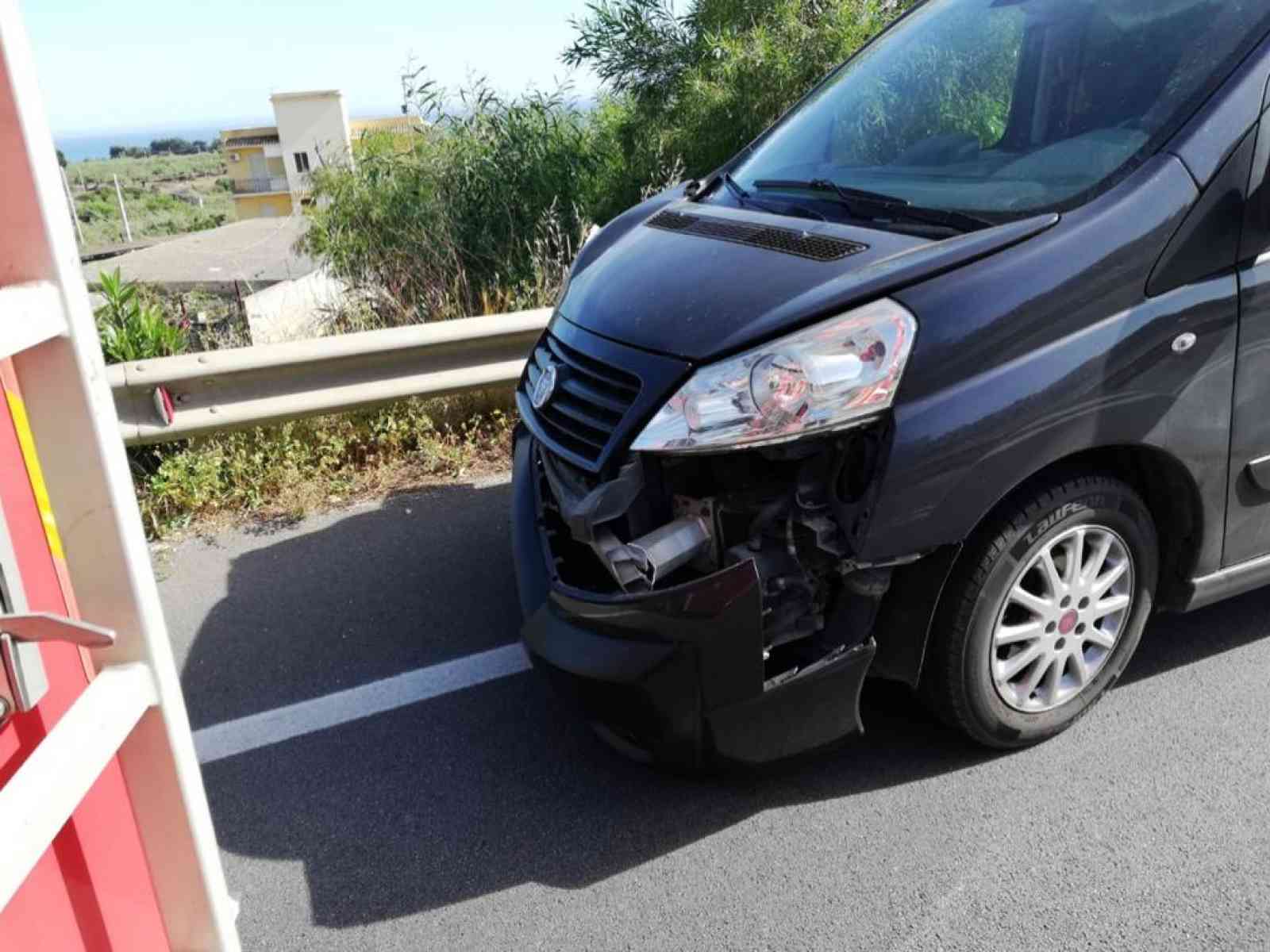 Immagine articolo: Incidente sulla Statale, coinvolte due automobili ed un ciclomotore. Ragazzo trasportato in ambulanza