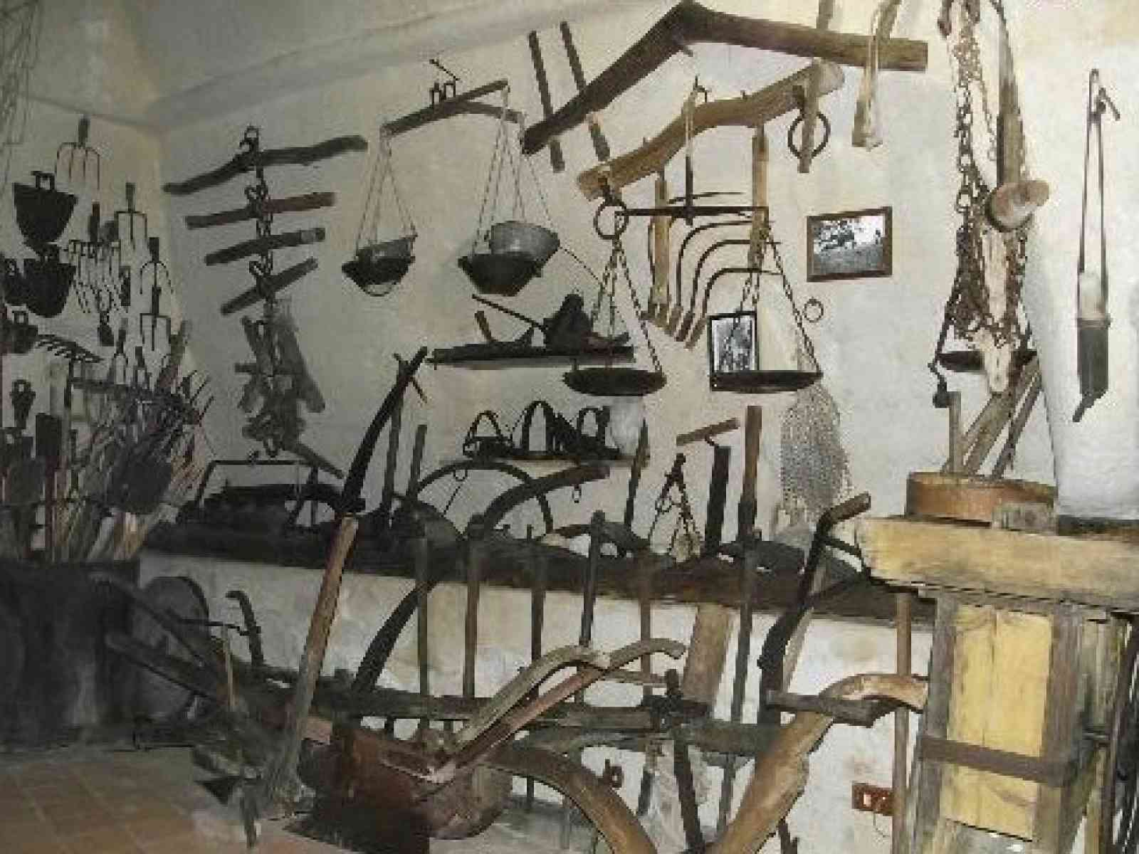 Immagine articolo: “ La birrina, lu mpalaturio e lu zzappuni strittu”. Ricordando gli antichi attrezzi per la lavorazione della vigna