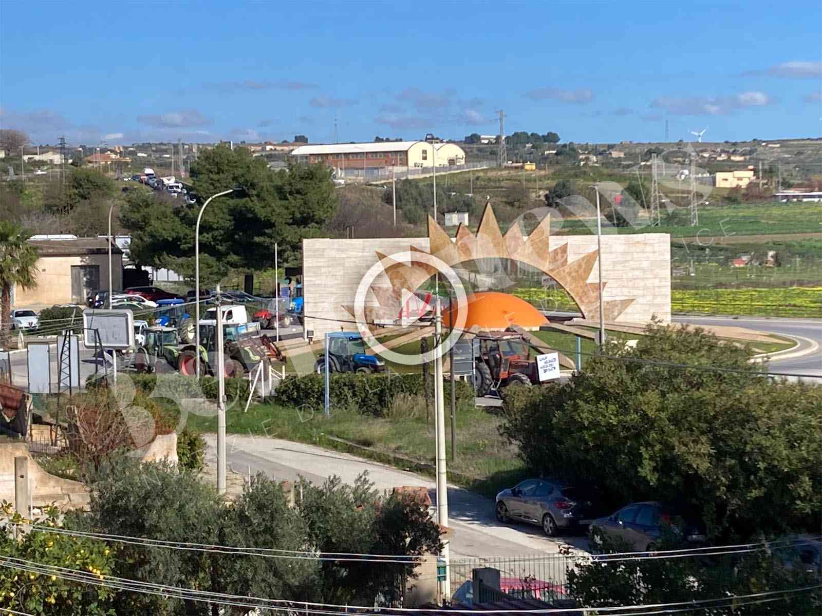 Immagine articolo: La protesta degli agricoltori è arrivata a Menfi. Il corteo raggiunge la piazza. IL VIDEO