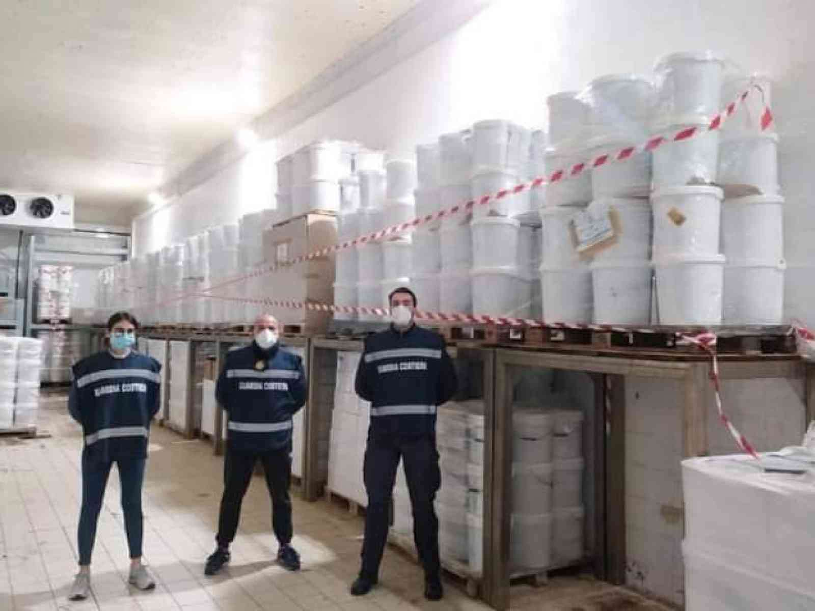 Immagine articolo: Guardia costiera di Sciacca: sequestrate 10,5 tonnellate di prodotto ittico per un valore di € 18.000,00 c