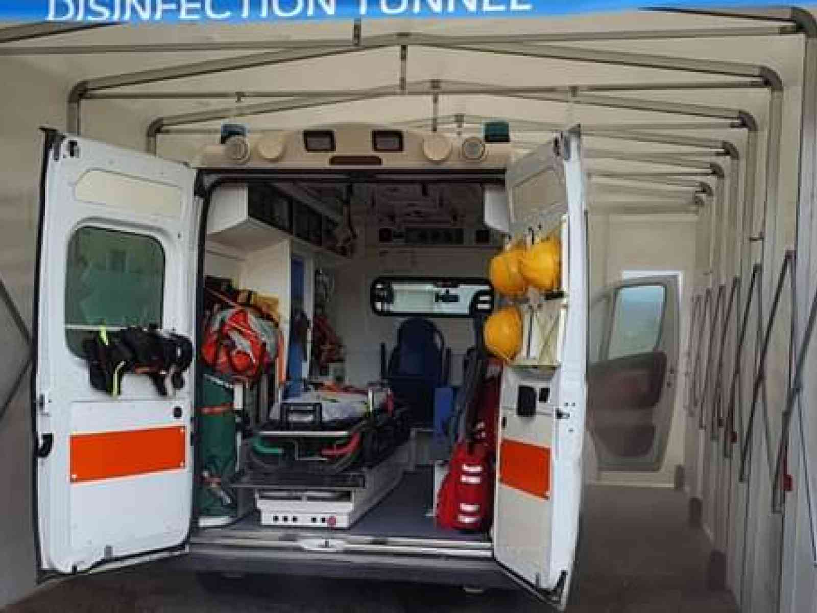 Immagine articolo: ASP Agrigento, ambulanze e personale 118 sanificati grazie a speciali tunnel di disinfezione