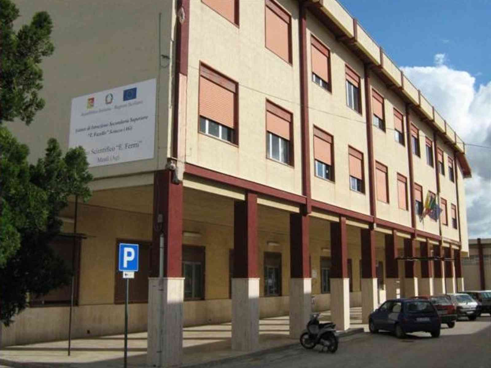 Immagine articolo: Menfi, Comune programma lavori di manutenzione del Liceo “E. Fermi”. Pubblicato avviso esplorativo