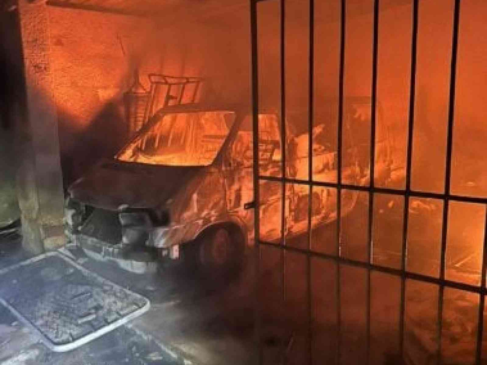 Immagine articolo: Calatafimi, a fuoco un deposito di bombole di gas: evacuata una famiglia