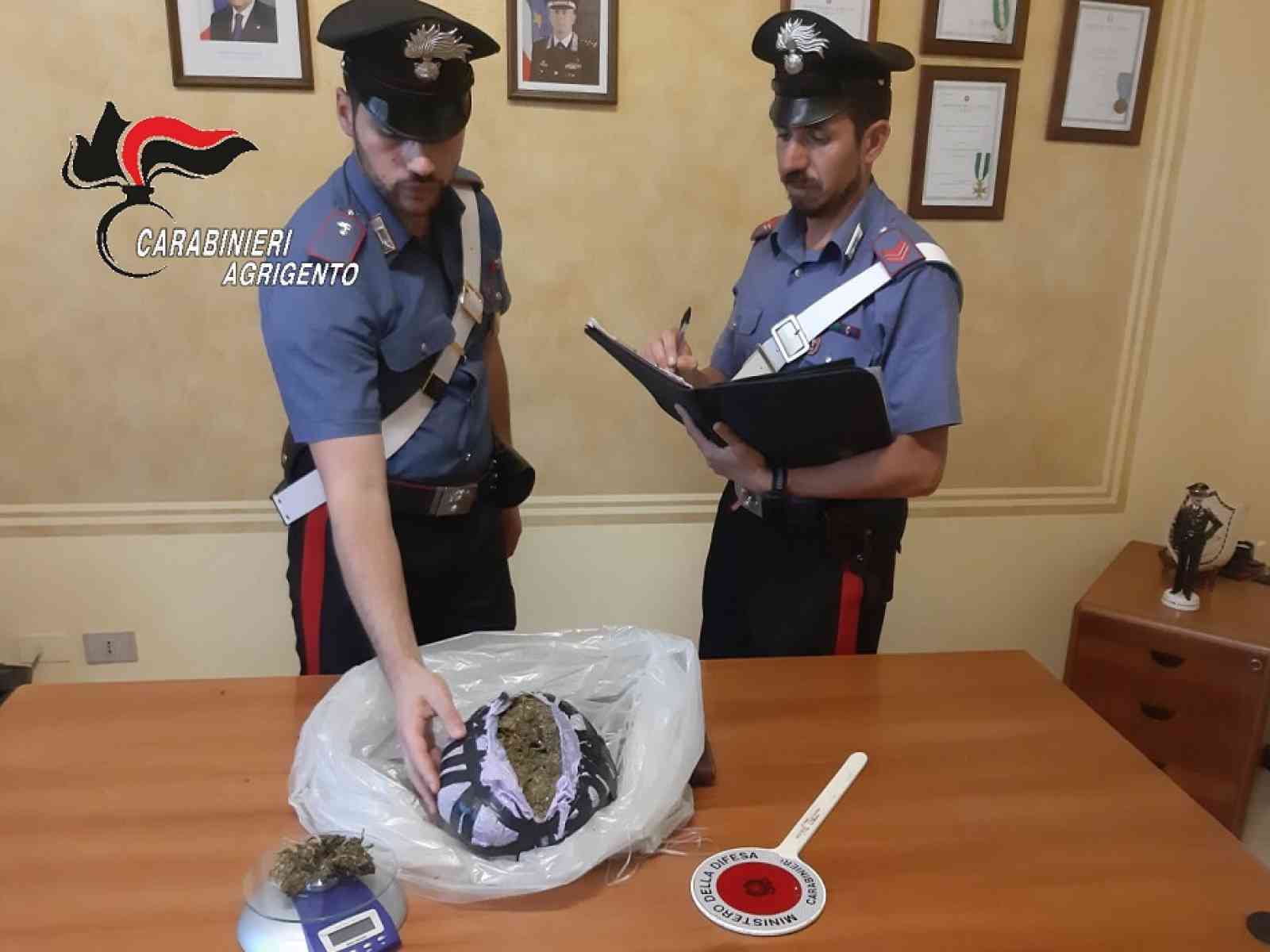 Immagine articolo: Menfi, nascondeva quasi 1,5 Kg di droga dentro una scatola delle scarpe. Arrestato 23enne dai Carabinieri