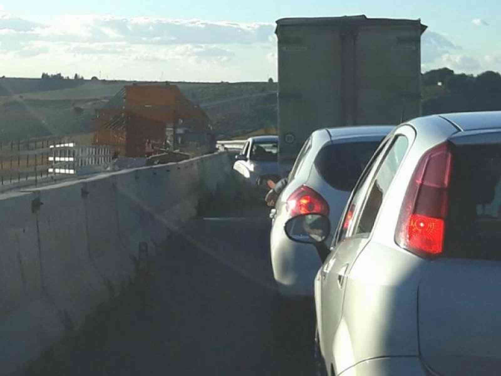 Immagine articolo: Tamponamento nei pressi del Viadotto. Sul posto personale dell’Anas