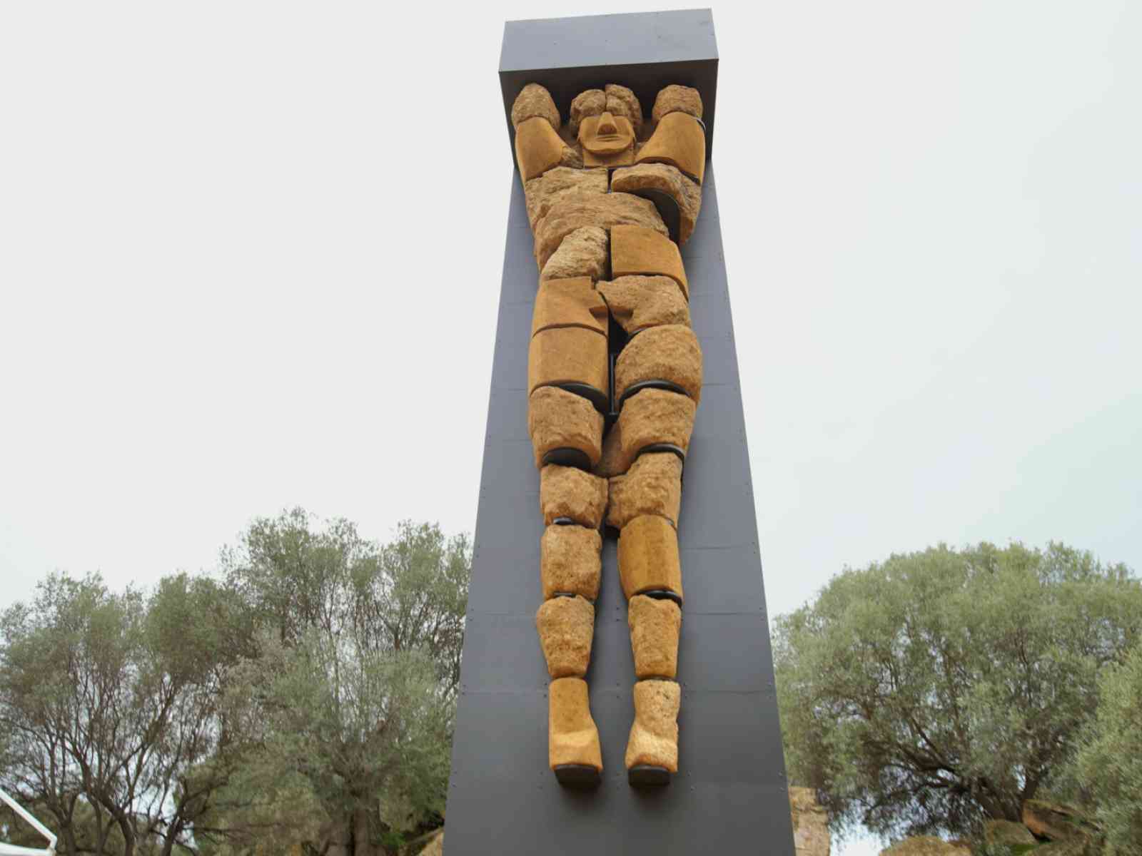 Immagine articolo: Agrigento, svelato il telamone del tempio di Zeus. Una statua di 8 metri, la scheda tecnica