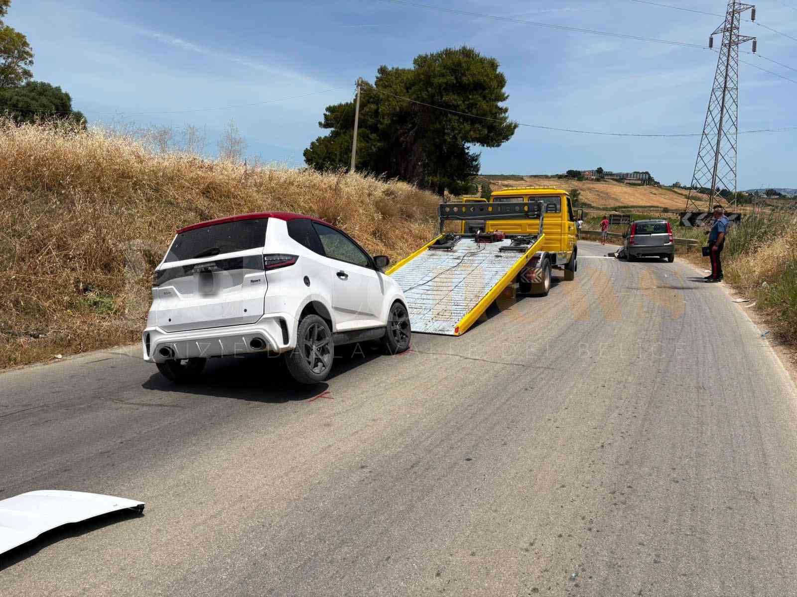 Il luogo dell'incidente e il soccorso da parte del carro attrezzi dell'Autocarrozzeria Campo