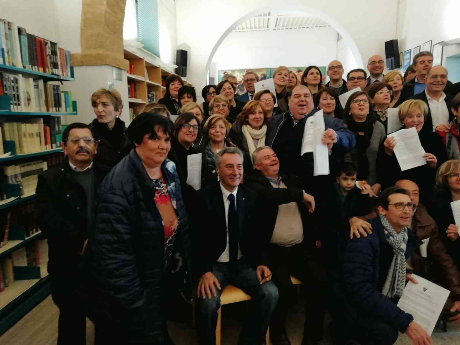 Immagine articolo: Menfi, dopo tanti anni di precariato stabilizzati i 31 lavoratori del Comune. Ieri la cerimonia alla presenza del Sindaco