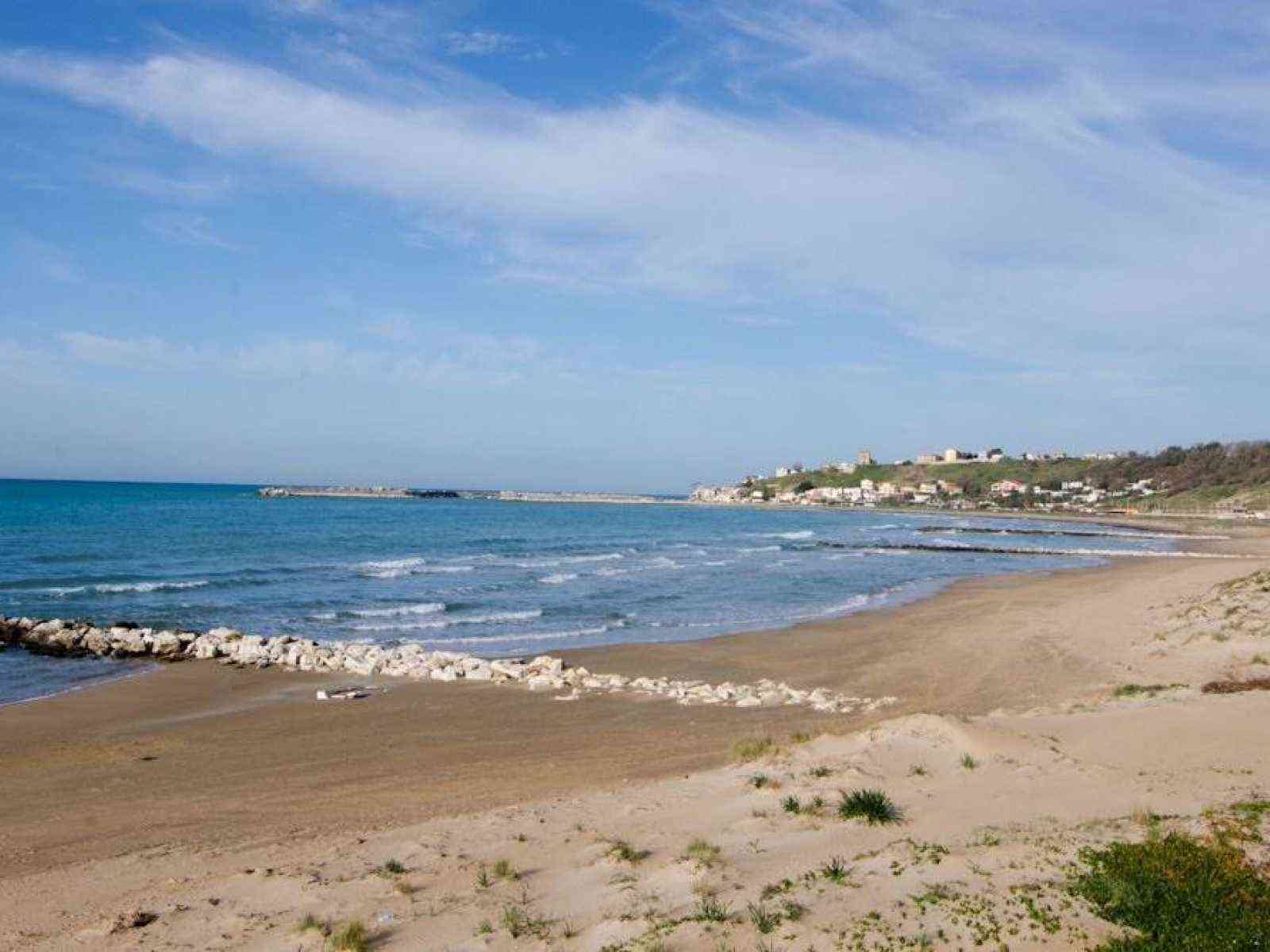 Immagine articolo: Menfi: Bandiera Verde 2025 per Porto Palo, tra le spiagge più adatte per i bambini