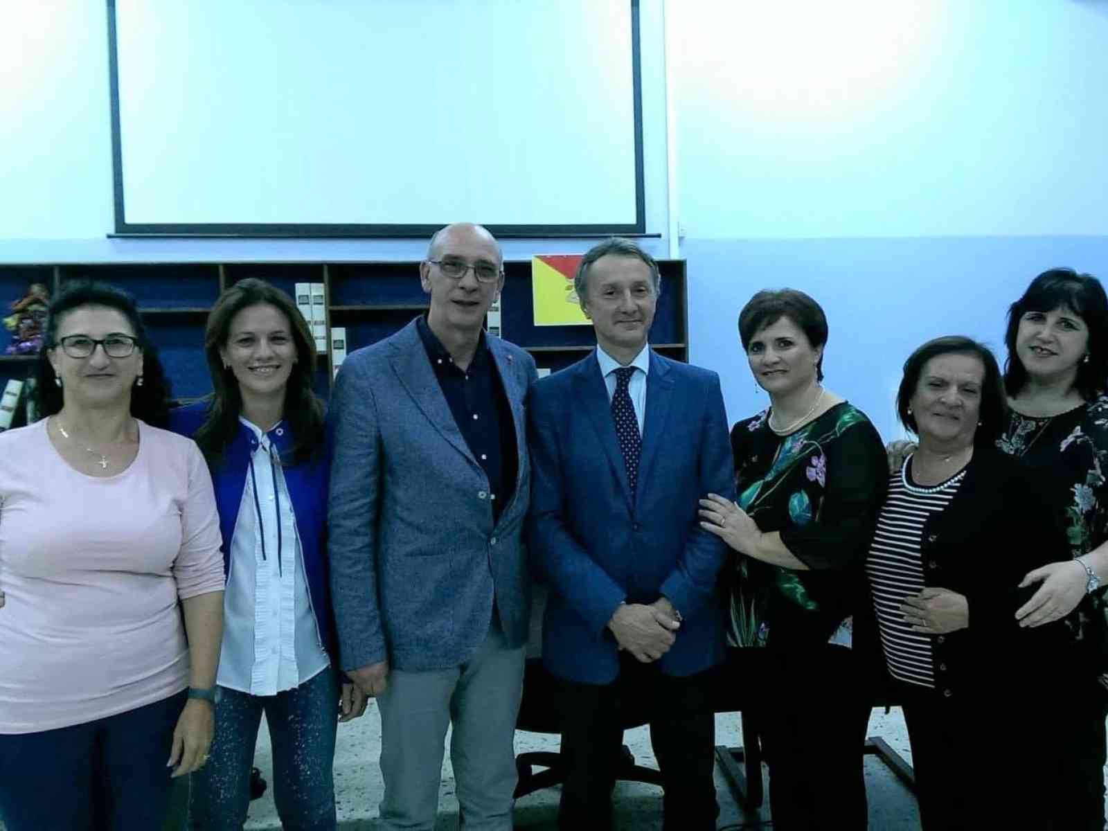 Immagine articolo: Santa Margherita Belice: L’istituto Tomasi di Lampedusa sperimenta il progetto innovativo “Modi”. Tutti a casa senza compiti